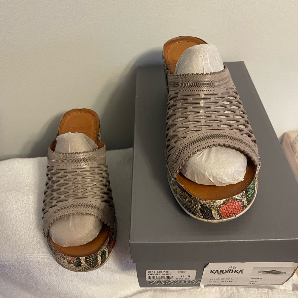 Women's Woven Slide Sandals - Taupe prefect condition barely worn!